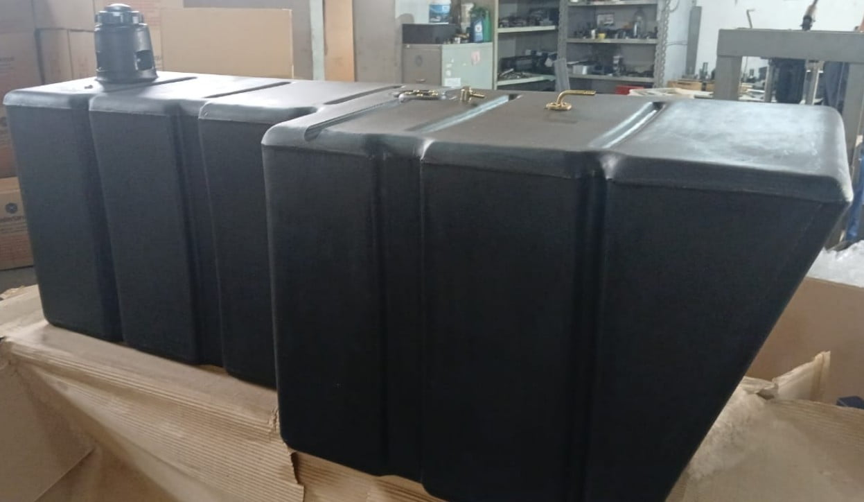 TANQUE COMBUSTÍVEL POLIETILENO - NEW HOLLAND TC5090 / TC59 / TC5070  84997939-84315277-84993905-48122114