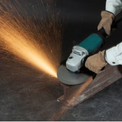 Esmerilhadeira angular - 7" - 2200w - Makita 