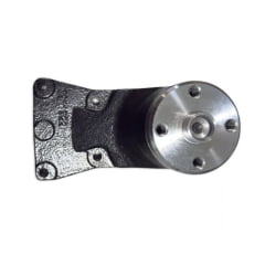 SUPORTE DO VENTILADOR (HELICE) - CASE W20E- MOTOR CUMMINS ( FURAÇÃO EM FORMATO TRAPEZOIDAL) 84585623 3911922